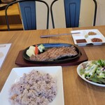 Deri Kafe Ando Ba- Kanaderika - 16穀米と  葡萄牛のステーキ