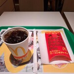 マクドナルド  - アイスコーヒーとスパイシーベーコンポテトパイ