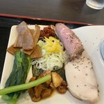 あってりめんこうじ - どれも旨い付け合わせ。辛味が後半の味変に嬉しい。ニンニク醤油漬けも旨い