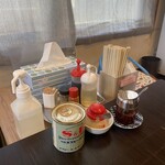 あってりめんこうじ - 豊富なコンディメンツ