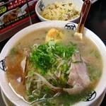 醤油らーめん650円､チャーハン付