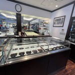 Schokoladenburg - ◎店內展示櫃的巧克力閃閃發光！