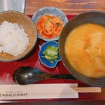 Gyuutoro Yaki Shabu Semmon Tenjuu Nimatsu Rokuzaemon - 珍妙な前菜