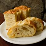 Torattoria Viva-Che - 自家製パン2種