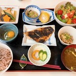 Satoukenoshokutaku - 本日の魚定食　有機納豆・玉子付き