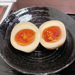 神楽 海老で鯛を釣る麺堂 - 煮卵