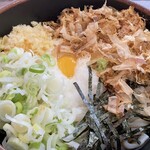 手打ち讃岐うどん あじな味 - 刻みネギ･鰹節･天かすをトッピング