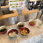 クリーミーTonkotsuラーメン 麺家 神明 - セルフバー。自家製タルタルソースうまし