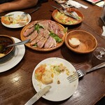 ワイン食堂 旅する子ブタ - 