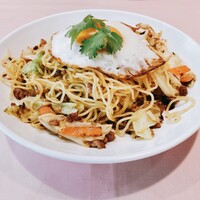 シェフス - ピリ辛焼きそば