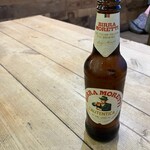 Holiday Inn London - Oxford Circus, an IHG hotel - ヒースローで最後に飲んだモレッティ