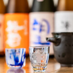 日本酒と刺身 居酒屋 自遊 - 日本酒_珍しい日本酒ラインナップ