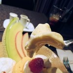 クィーンカフェ - 濃厚なバニラアイス、ビーンズが確認できます。