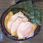 横浜家系ラーメン勝星家 - 