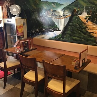 ネパールの景色が楽しめる店内は貸切利用OK！各種宴会にも最適