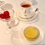 レストラン・モリエール - レモンゼリーとさくらんぼ