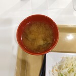 食堂 けやき - ”ワカメ”と”お揚げ”のお味噌汁。