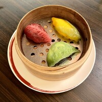 中国料理 彩龍 - 飲茶ランチ ¥5,800- (税込)
                    - 蒸し点心三種盛り合わせ
                       とうもろこし、ニラ、イカ