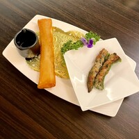 中国料理 彩龍 - 飲茶ランチ ¥5,800- (税込)
                      - 本日の点心
                         エビとチーズ春巻き、万願寺とうがらしと魚のすり身