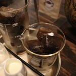 青山文庫 - コーヒーグラス(コーヒーを凍らせた氷が入っている)