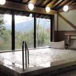 京屋旅館　歓喜庵 - 内湯　白濁した温泉はこの地域では珍しい