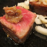 鳥茂 - 和牛サーロイン3種薬味食べ較べ：雲丹＆キャビア、アンチョビ、鬼おろし3