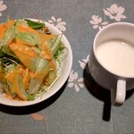 ピアーズ - ランチのサラダとスープ