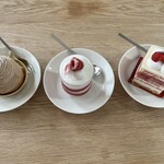 アビニヨン - 左からモンブラン、クリームダンジュ、レアチーズケーキ
