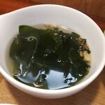 キッチン ブルー グローブ - わかめスープのアップ
