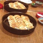 Tetsunabe - 焼き餃子（＾ω＾）
                        一口サイズの餃子で一人当たり3.人前くらいは、皆さんペロリと食べてました