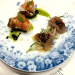 ビストロ　アギャット - 鰹のカルパッチョ、桃と生ハムのカプレーゼ