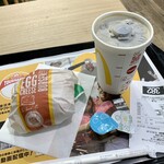 マクドナルド - エグチ(¥240)
      アイスコーヒーM(¥180) クーポン割引(-¥20)   計¥400