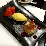 ビストロ　アギャット - 右側からマスカルポーネのムース、パイナップルのシャーベット、山形県産のスイカ