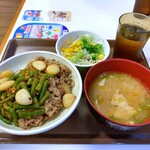 すき家 - ダブルニンニク牛丼・中盛＋サラダセット＋とん汁変更。820＋190＋110円