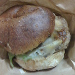 KITCHEN TSUNAGU - 冷めても美味しい肉厚の特製ハンバーガー