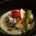 KITCHEN TSUNAGU - 夜のメニュー、ゴルゴンゾーラハンバーグ（１，３００円）