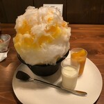 三日月氷菓店 - マンゴーかき氷