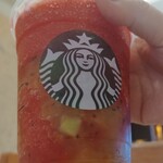 スターバックス・コーヒー - キューイがゴロゴロ入っているのがよくわかります。