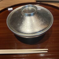 京味 もと井 - 【椀】鮎煮めん
                      　　（焼き茄子、骨せんべい、星型オクラ）