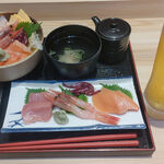 小松水産の海鮮丼 - 三色丼＋ちょい飲みセット
