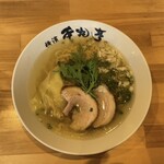 横濱塩ら～麺 本丸亭 - まずは基本の券売機左上 塩ラーメン