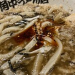 Kakunaka Udon Ten - 味変のラー油投入