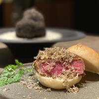 焼肉うしごろ 池袋店 - 和牛ヒレカツのトリュフチーズバーガー