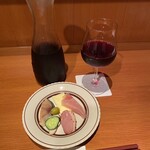 洋膳酒房ビストロサンタ - お通し、赤ワイン