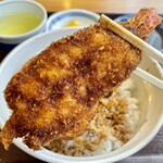 ヨーロッパ軒 - 3種盛りスペシャルカツ丼（¥1,280）
            └エビフライ1