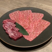 焼肉うしごろ 池袋店 - 厳選厚切りハラミ（サガリ）、厳選赤身 塩