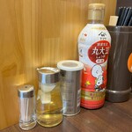 寿製麺 よしかわ - 卓上のいろいろ