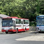 献上そば 羽根屋 - 多分３０年選手のバスは今も現役