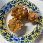 唐十 - 料理写真:唐十唐揚げ１００g２２０円。
 
にんにくと生のすりおろし生姜、九州醤油でしっかりと下味を付けて、丁寧に粉漬けした博多地鶏のモモ肉の唐揚げです。