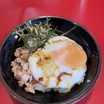 Iekei Kansai Oudou Ie Chokkei Gadouya - 目玉豚丼小